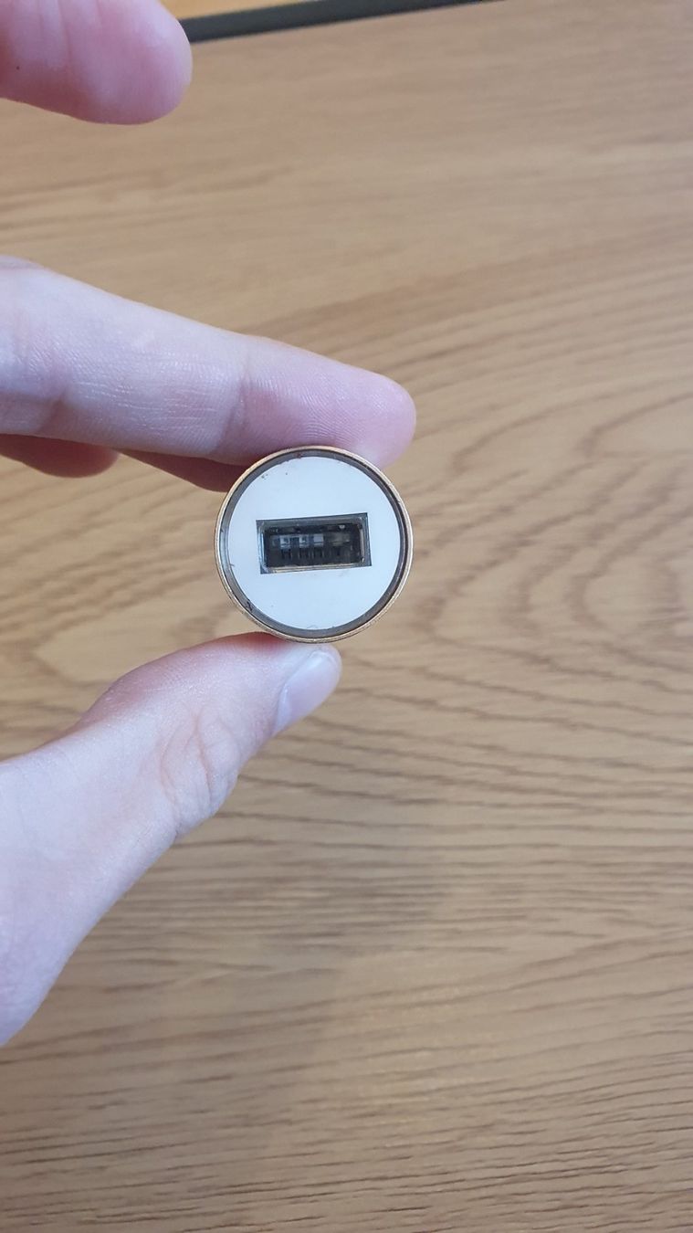 Laufwerke & Adapter: Autoadapter / Ladeadapter USB – Gebraucht aus Bern von NilsMosi 2