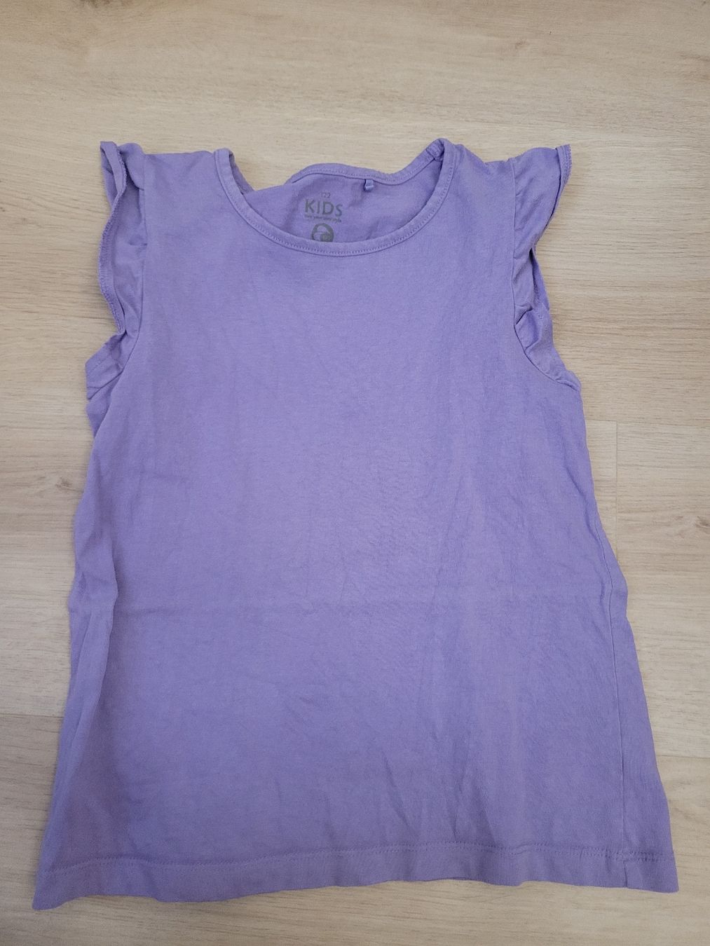 Blusen, T-Shirts & Tops: t-shirt Gr. 122 – Gebraucht aus Lupsingen von sta_wgg5