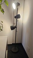 Stehlampe schwarz mit drei Strahlern guter Zustand