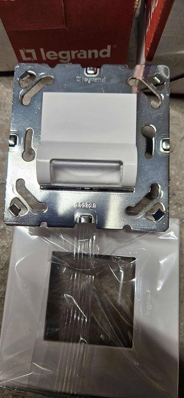 Legrand Spine: Legrand Orientierungslicht, Effen S078510UP61, – Nuovo e nell'imballaggio originale da Baar venduto da Vel...Baar45 3