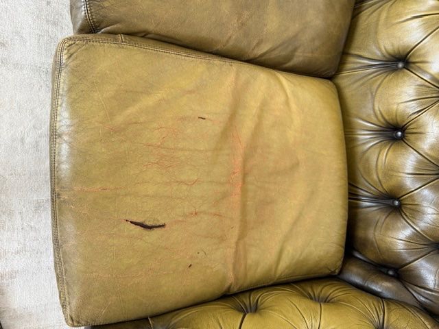 Chesterfield Divani: Original Chesterfield Sofa – Usato da St. Niklausen LU venduto da WechslerGabriella 2