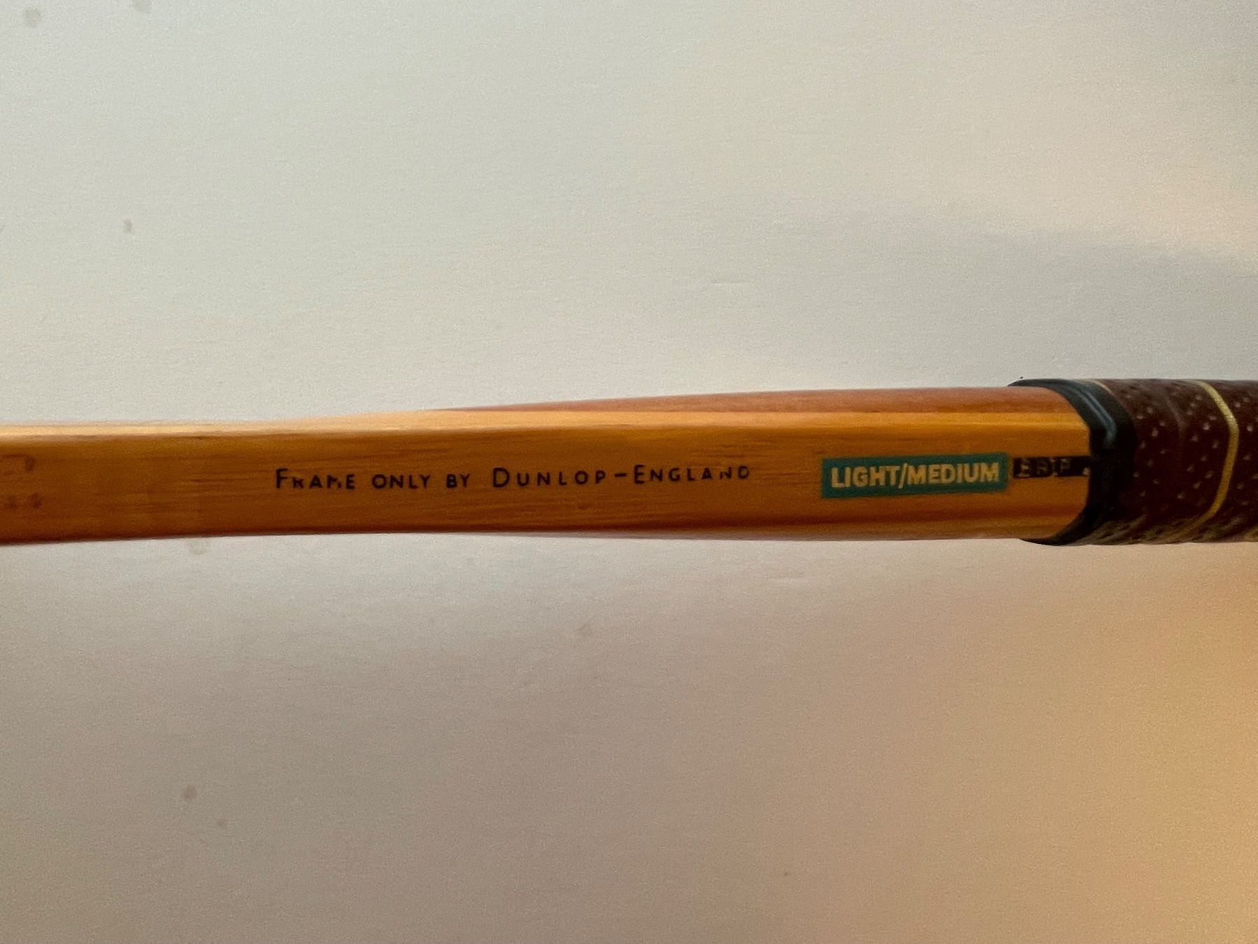 Raquette de tennis vintage Rod Laver Dunlop en bois vainqueur du Grand