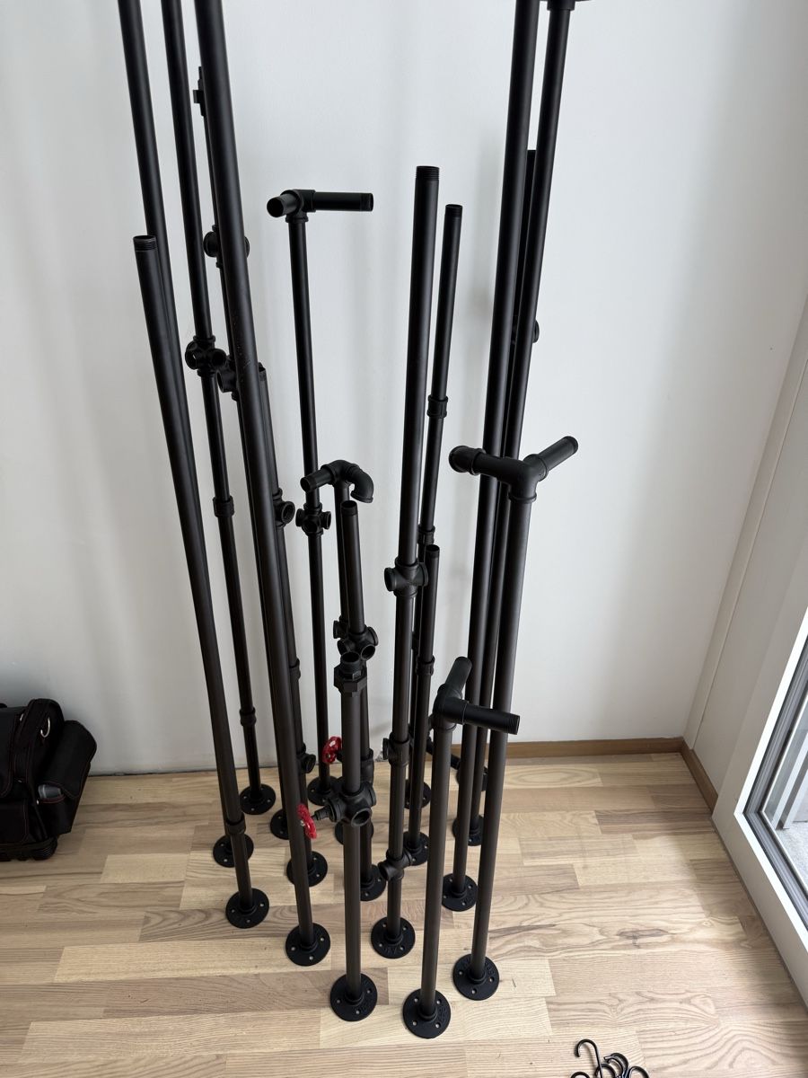 Guardaroba: Industrial Pipe Shelving / Clothing Rack Kit – Nuovo (secondo la descrizione) da Schaffhausen venduto da arn_gq55 5