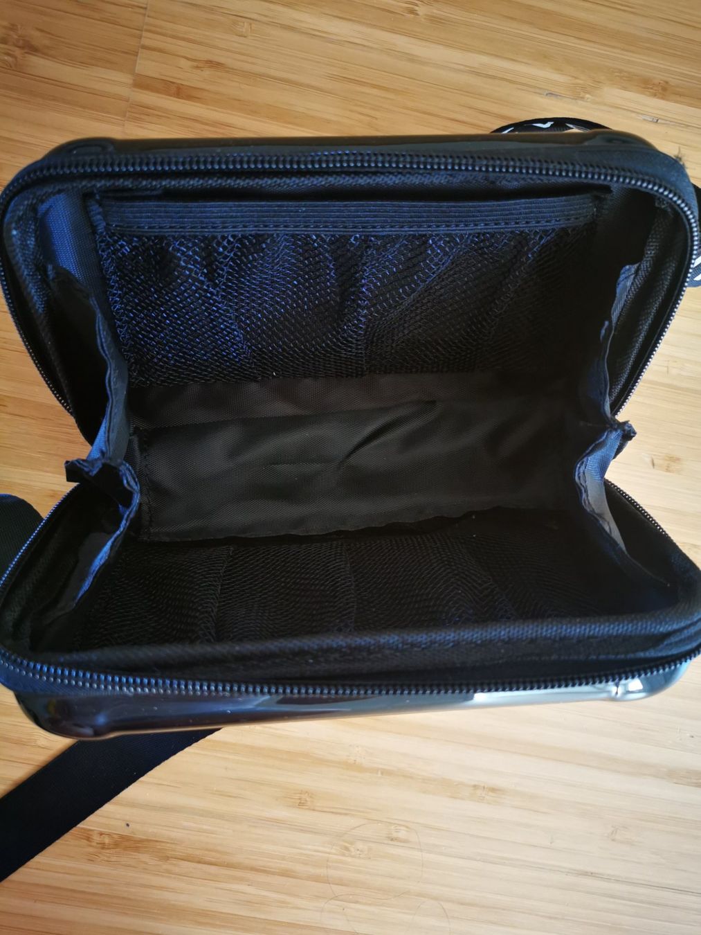 Borse: Tasche schwarz klein mit Schulterriemen – Usato da Niedergösgen venduto da lil_s6k8 2