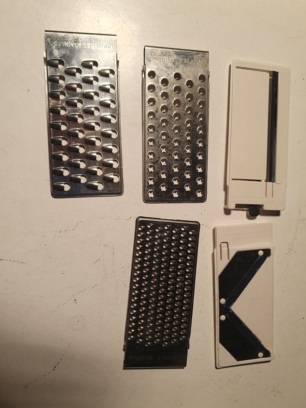 Elettrodomestici da cucina: Gemüsehobel div Einsätze – Usato da Zürich venduto da loosebone 2