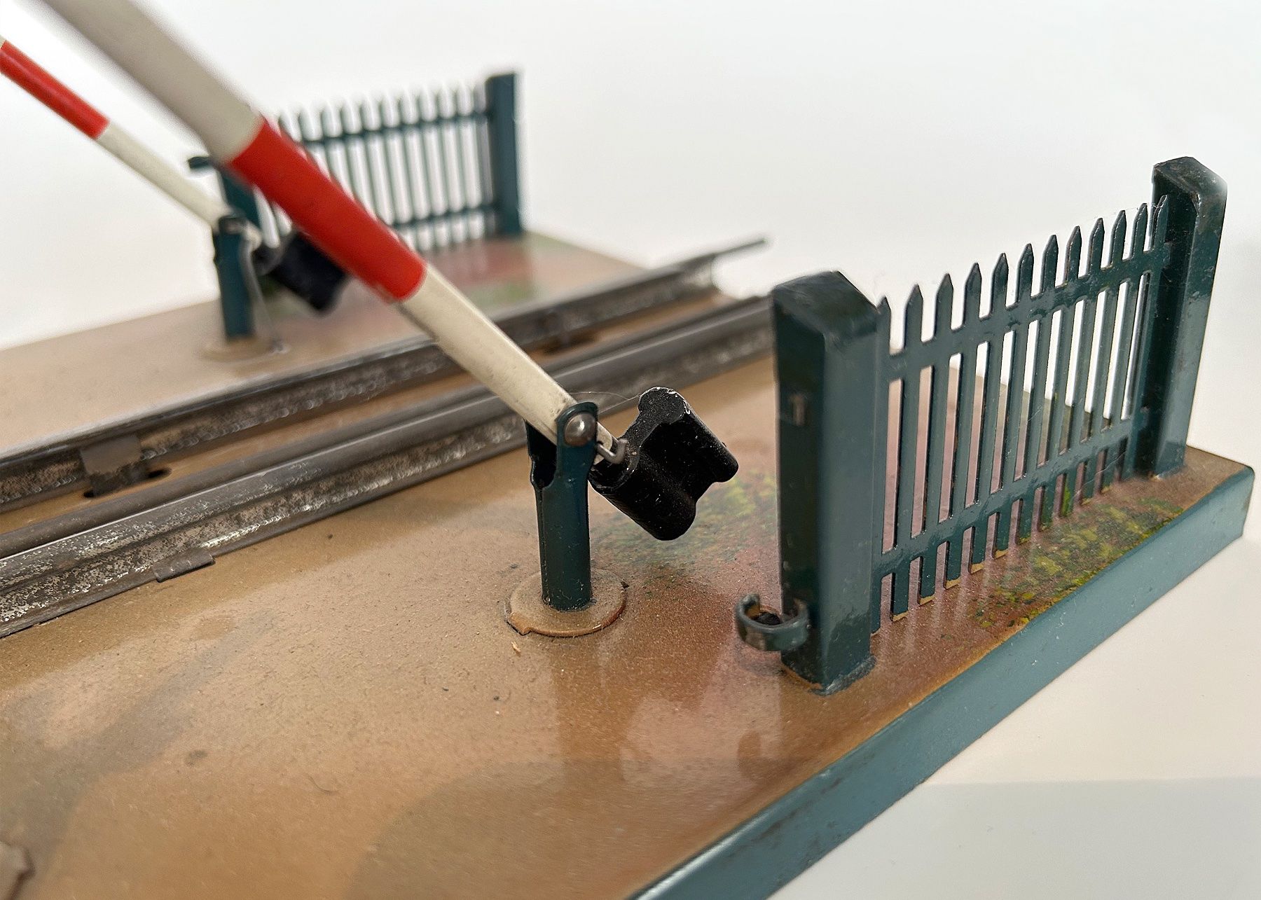 Märklin Modelleisenbahnen: Märklin Bahnschranke Spur 0 – Gebraucht aus Uster von colmo 2