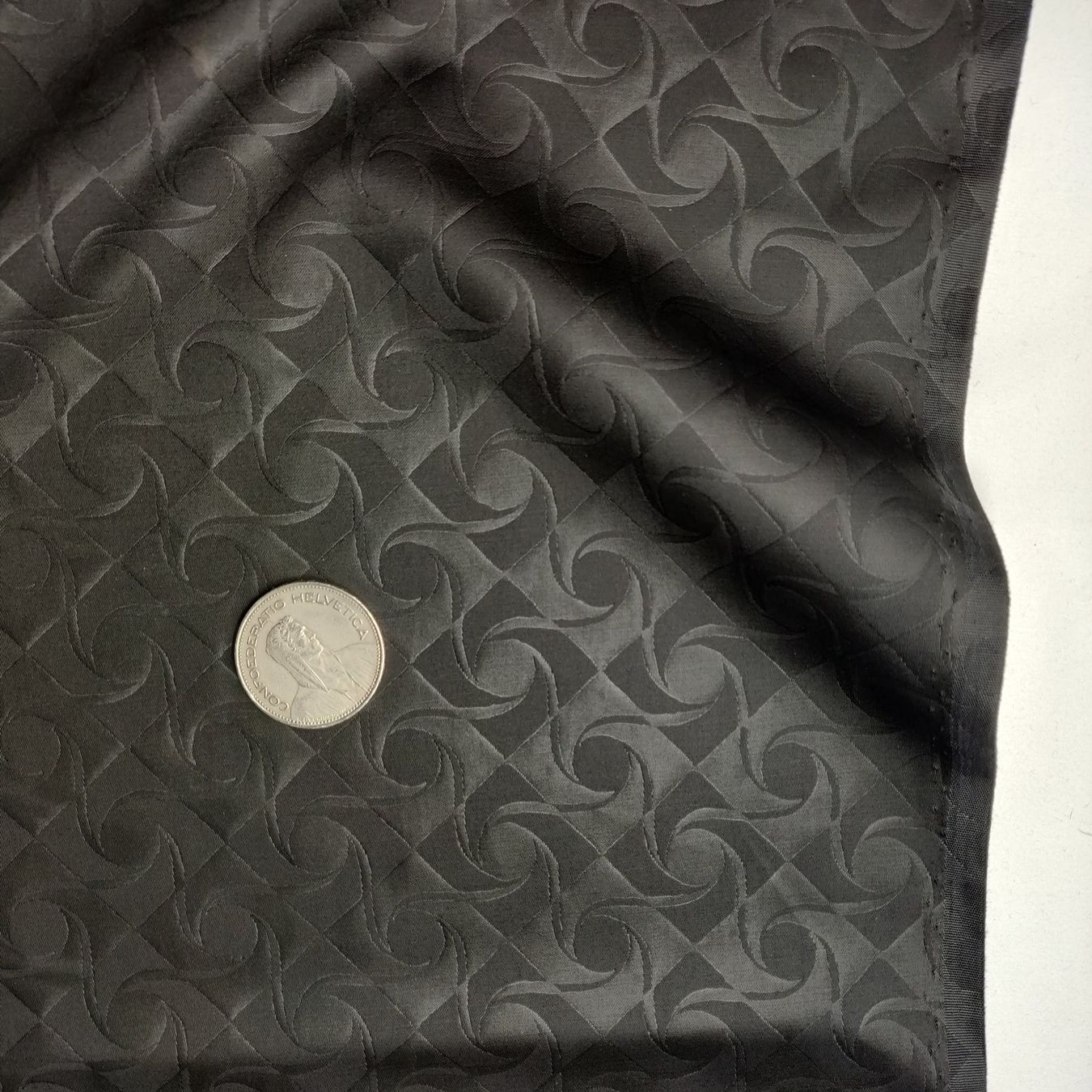Tessuti: Ital. Designer Baumwolle Elastan 1.50x1.40m nero nero shiny – Nuovo (secondo la descrizione) da Lufingen venduto da Voyager7 5