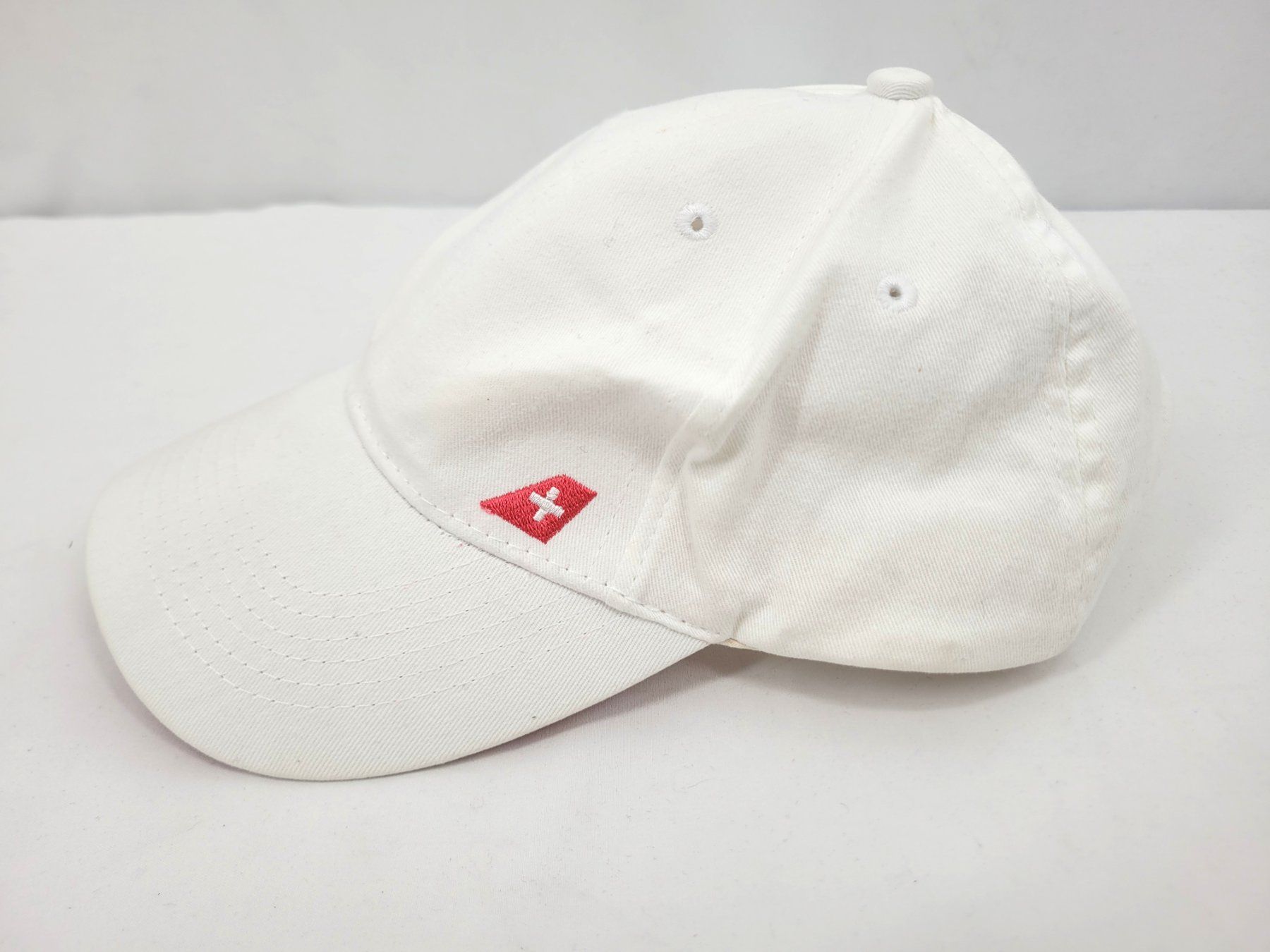 Swiss Copricapi, berretti & cappellini: SWISS casquette – Usato da Lausanne venduto da PlusValue_Lausanne