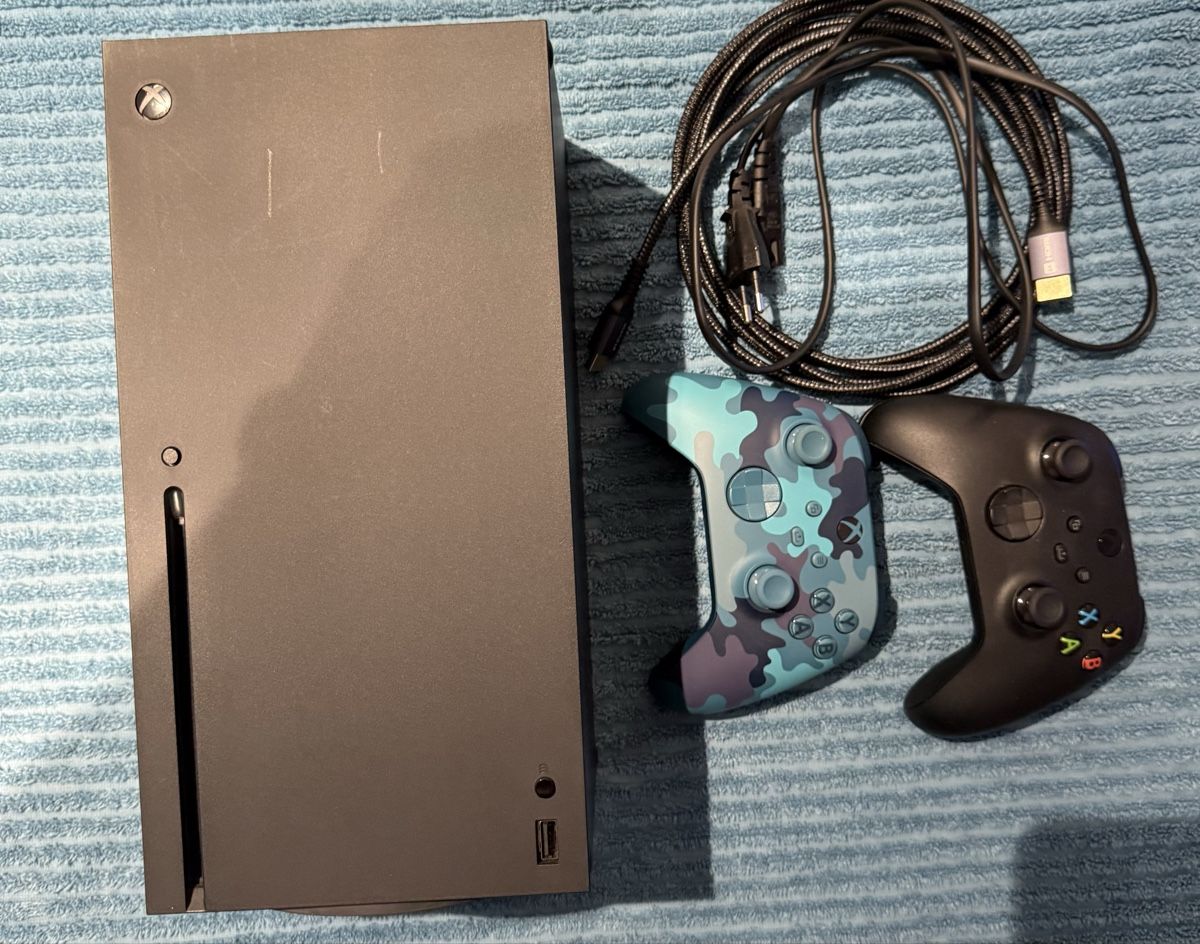 Microsoft Console: Xbox Series X mit 2 Controllern – Usato da Buchs SG venduto da Tolm
