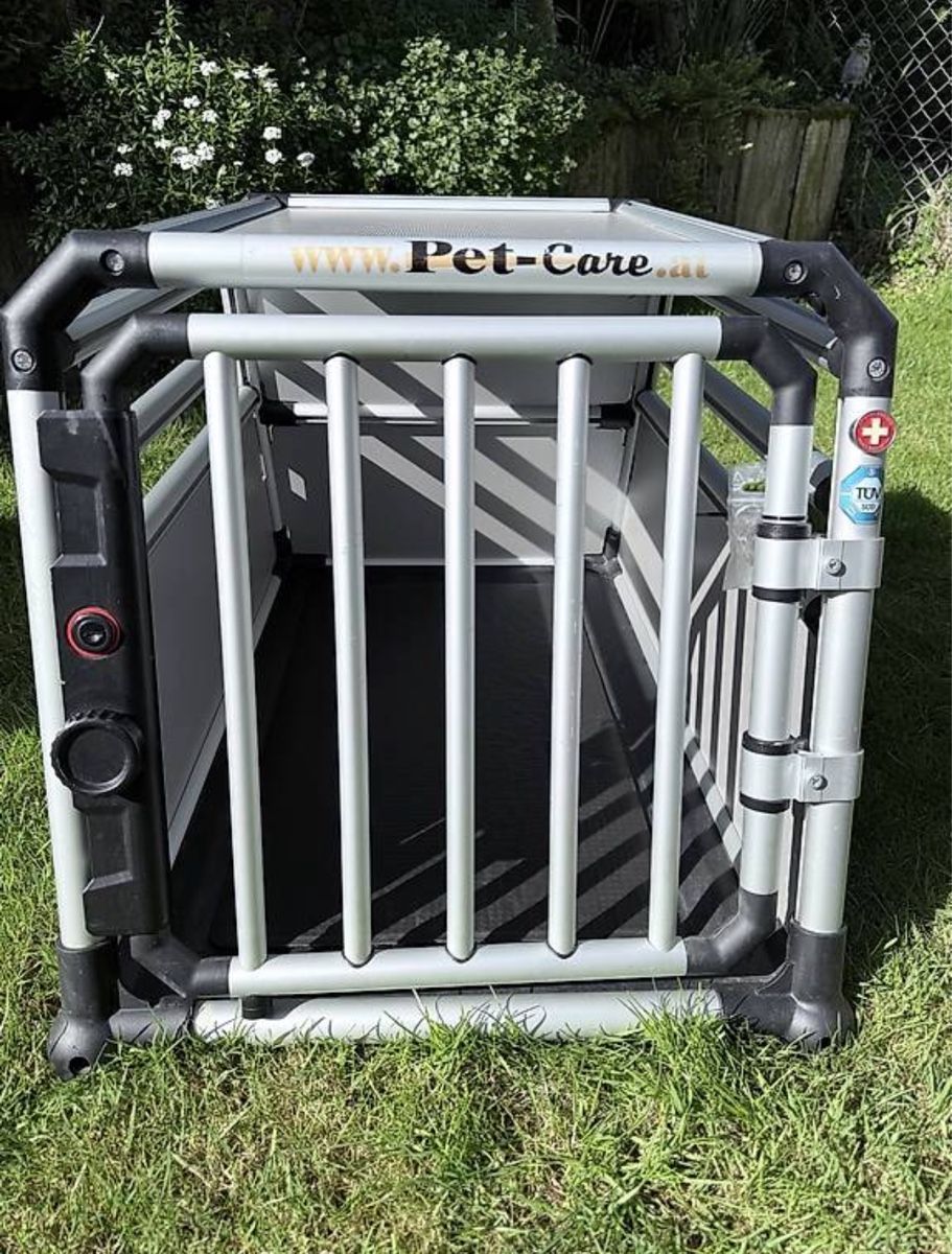 Niches, paniers: Hundebox 4-Pets Falcon Proline M – D'occasion à Oberwil BL par Leoniv