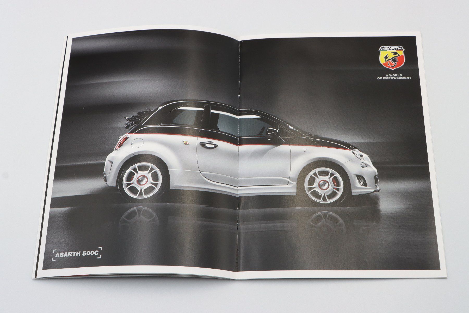 Fiat Documenti: Fiat Abarth 500 Cabrio 2011 Prospekt – Usato da Bühl b.Aarberg venduto da Collectorpassions 5