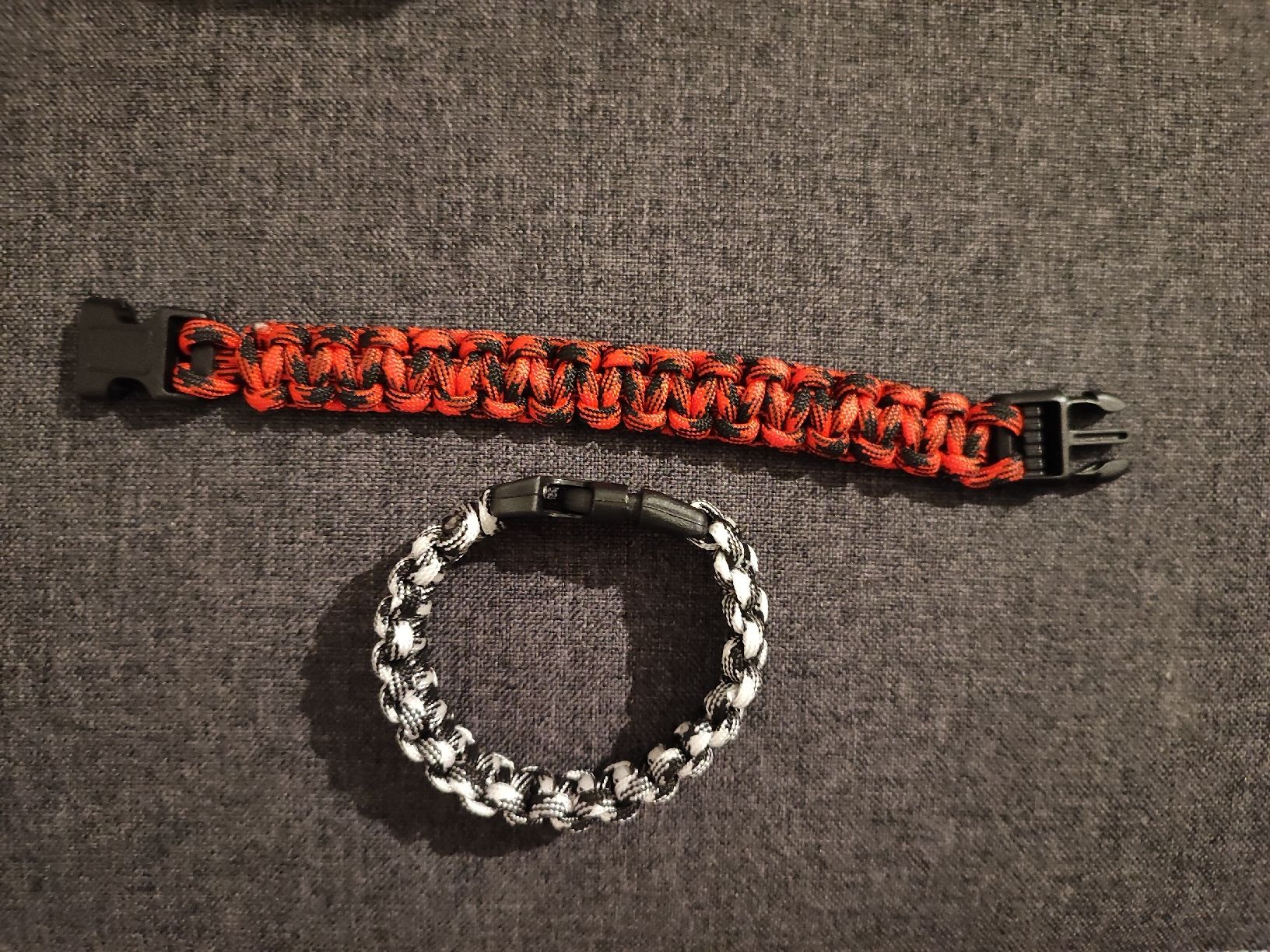 Bracciali & Braccialetti: Duo de bracelets en paracorde – Nuovo e nell'imballaggio originale da Ursy venduto da Sebastien-85 1