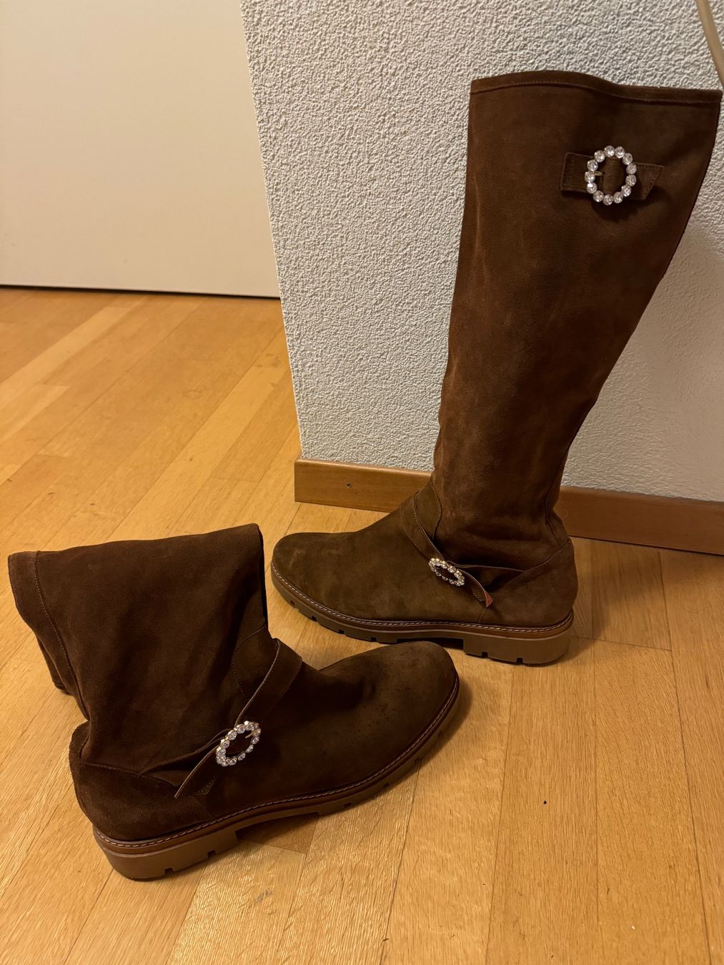 Scarpe da donna: Stiefel in schwarz und braun – Usato da Wettingen venduto da Laila44 5