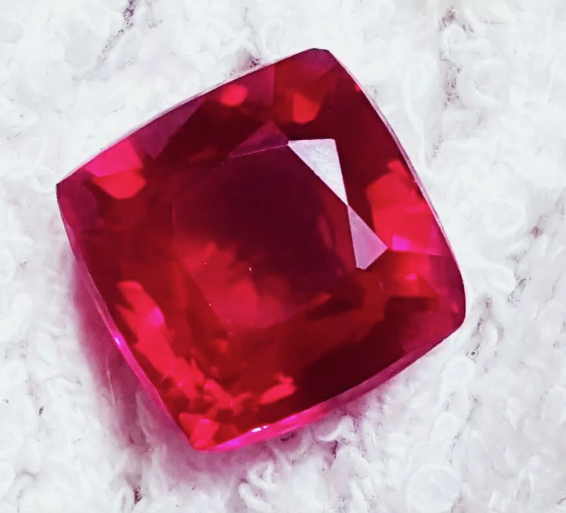 Pietre preziose: 7.70 Ct  Certified – Nuovo e nell'imballaggio originale da Genève venduto da AWWA 1
