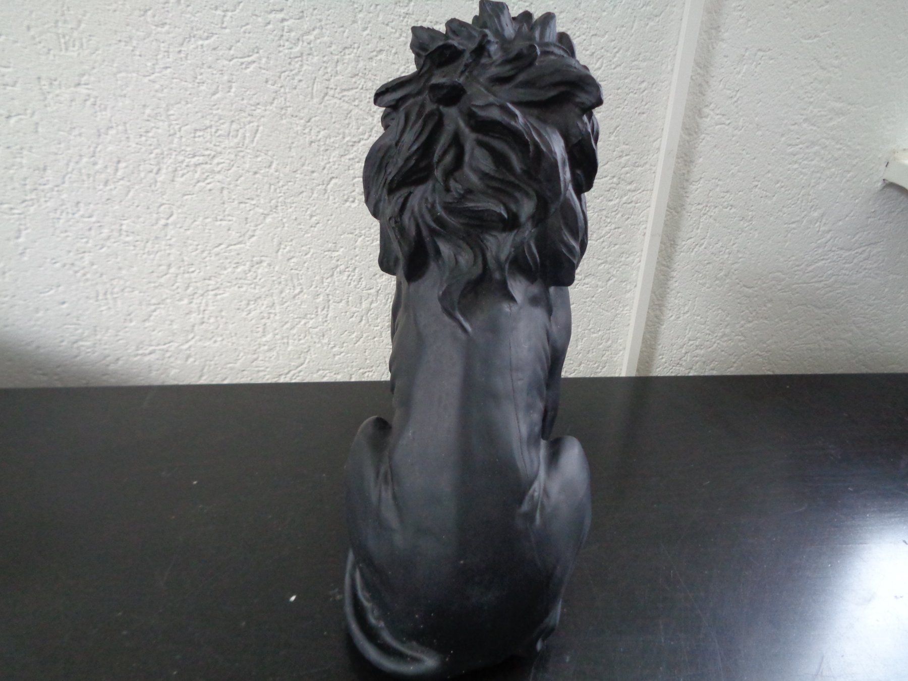 Statuette: Schwarzer sitzender Löwe (27 cm) – Nuovo e nell'imballaggio originale da Langenbruck venduto da Gumsi 4