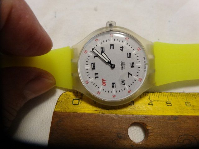 Swatch Montres: S.WATCH  HEREN GRÖÖSE UHR.QUARTZ.SWISS MADE.LÄÜFT--35x45 – D'occasion à zürich par ahmad01 4