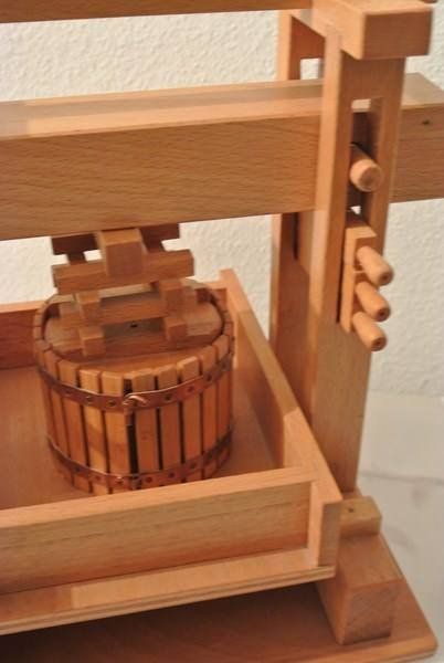 Tutte le decorazioni: Weinpresse miniatur – Nuovo (secondo la descrizione) da Horgen venduto da Goros 4