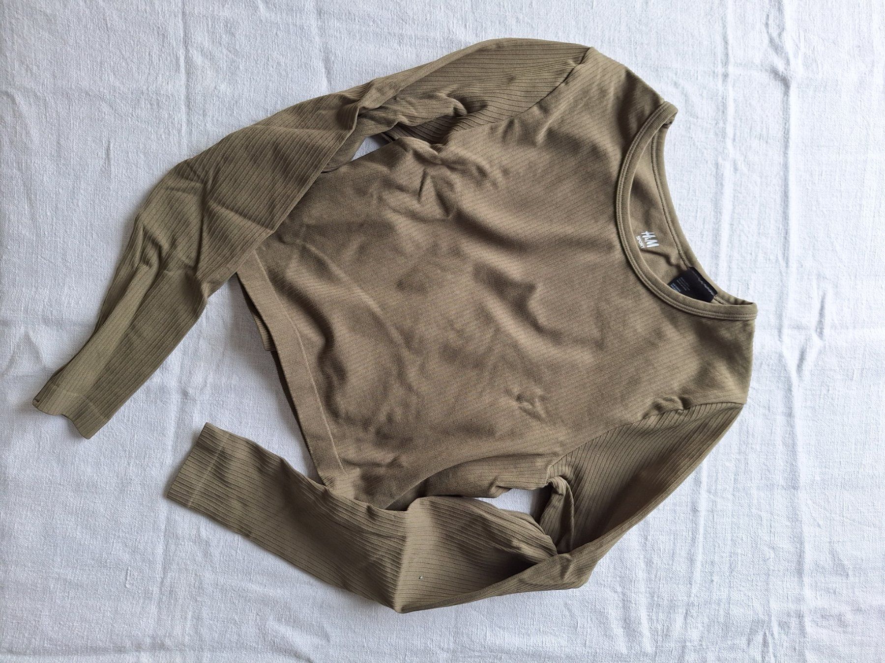 H&M Top: Sportpulli cropped – Usato da Seewen SZ venduto da herbstnebel
