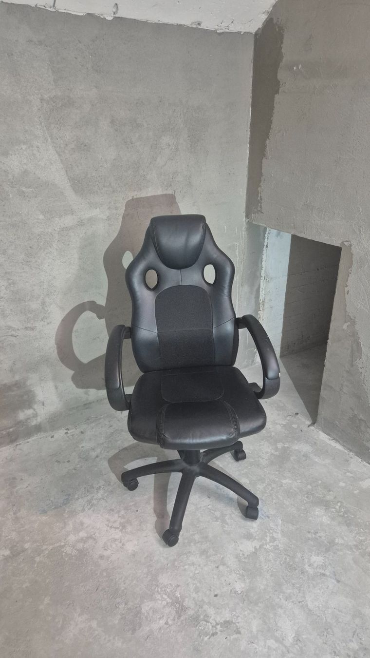 Chaises roulantes: Bürostuhl in Schwarz – D'occasion à Sargans par dan_9vrt