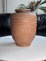 Keramikvase Handarbeit braun mit Muster Deutsch oder Schweiz
