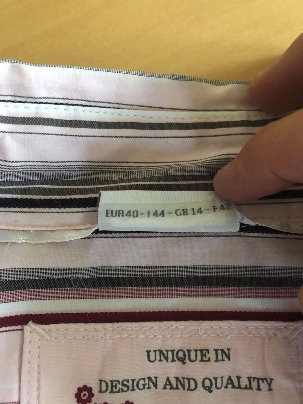 Blusen: Damenbluse mit dreiviertel Ärmel – Gebraucht aus Gamprin von Minabal 2