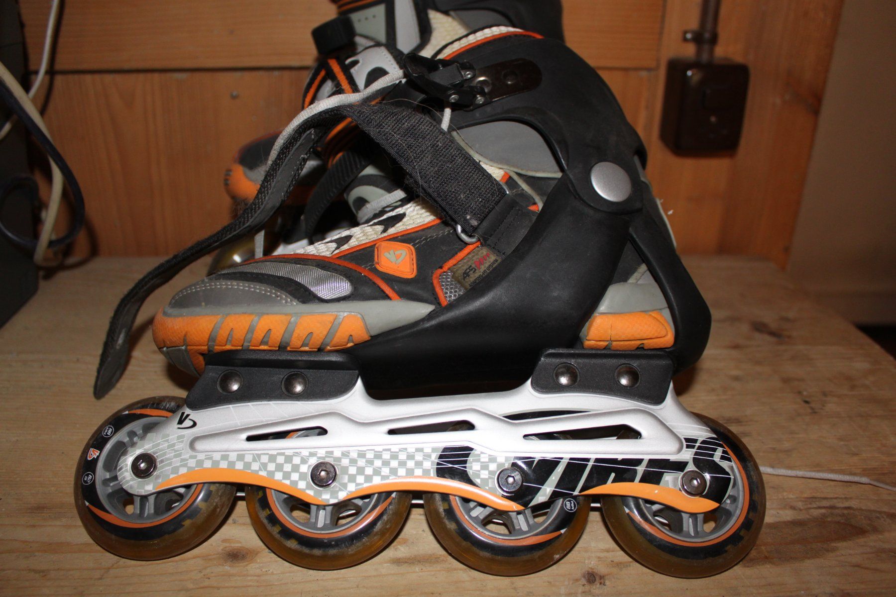 Pattini in linea & Pattini a rotelle: Skates online - Roller online Vibes Größe 41 – Usato da Domat-Ems venduto da Oiteli68 3