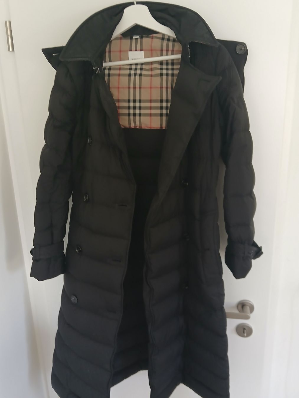 Burberry Cappotti: Manteau matelassé long Burberry – Usato da Rolle venduto da sandrineb02