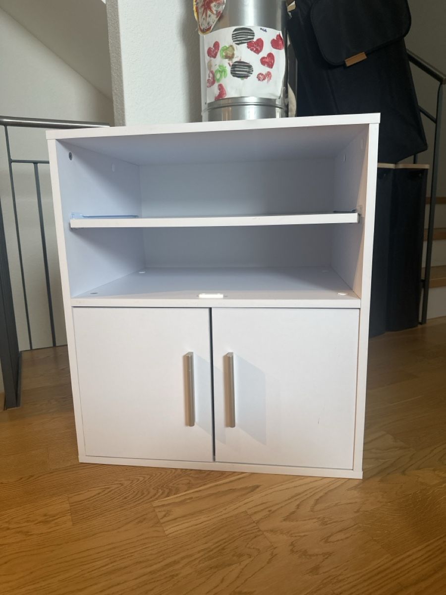 Scaffali: White Sideboard Cabinet with Two Doors and Shelves – Usato da Winterthur venduto da valeeejaaco 2