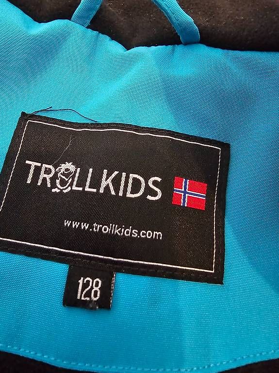 Anzüge: Trollkids Skianzug Grösse 128 – Gebraucht aus Niederweningen von Reto_81 2