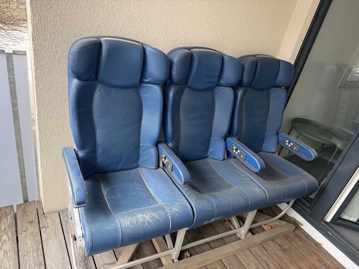 Poltrone: Swissair Sitzreihe mit Gestell – Usato da Kriessern venduto da M_Ricardo_20