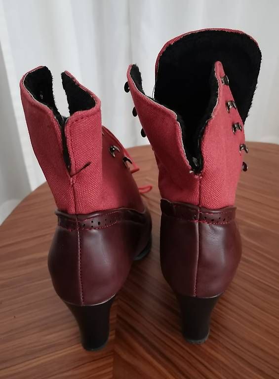 Scarpe da donna: Roter Schnürstiefel mit hohem Absatz, Gr. 37 – Usato da Muri b. Bern venduto da Claudiahuegli 3