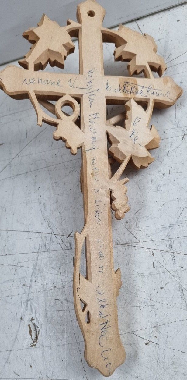 Figuren: Kleines Kruzifix reich verziert – Gebraucht aus Flums von Flumsantik 3