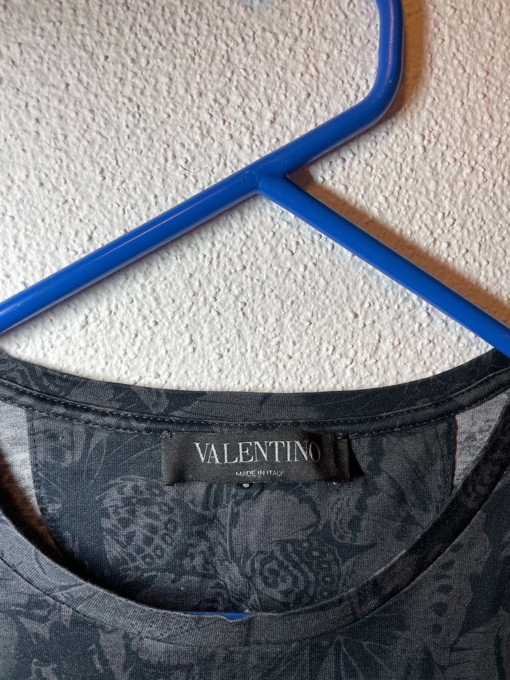 Valentino T-shirt: 100% original VALENTINO T-Shirt medium – Usato da Zug venduto da dmjtita 1