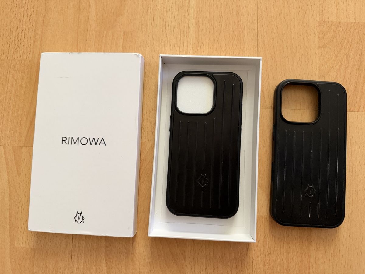 Coques & Protection écran: Black Rimowa iPhone 16 Pro cases – D'occasion à Kreuzlingen par ndo_78 1