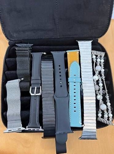 Bracciali & Braccialetti: Diverse Apple Watch Armbänder im Etui – Usato da Brüttisellen venduto da itprofisgroup 1