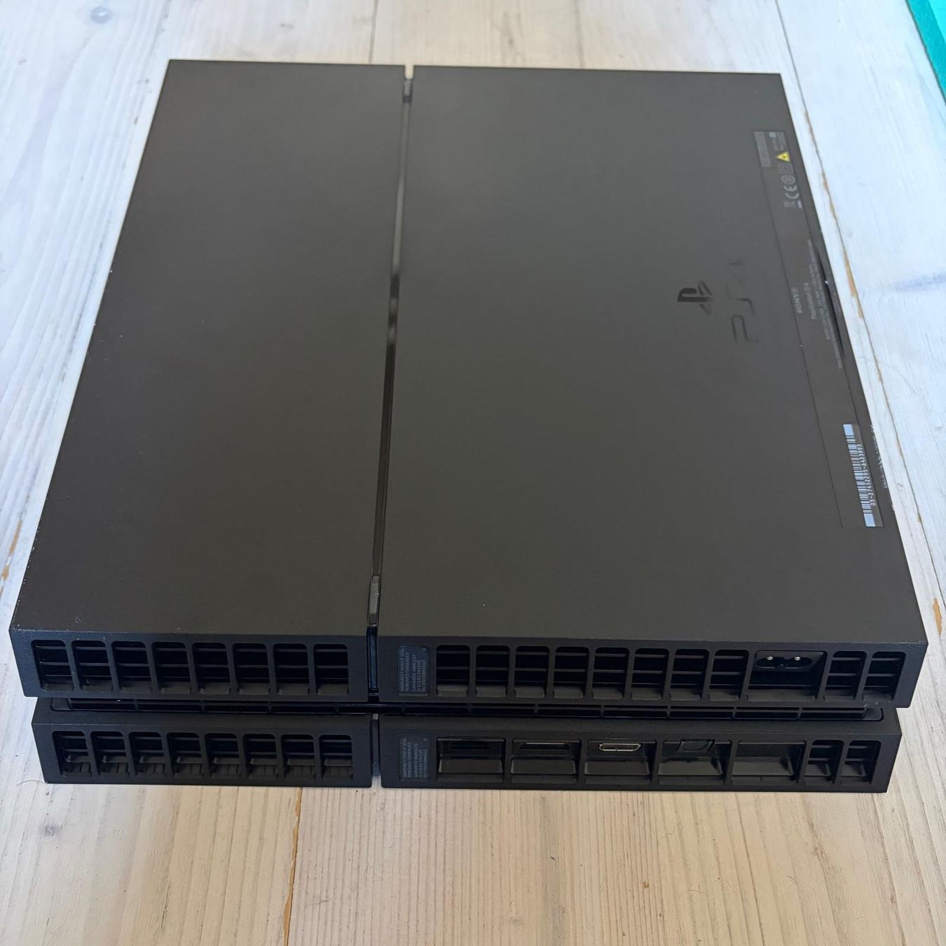 Sony Console: PS4 Konsole - 2 Controller - 4 Spiele - Zustand wie neu – Usato da Sitterdorf venduto da Laura_Ern 2