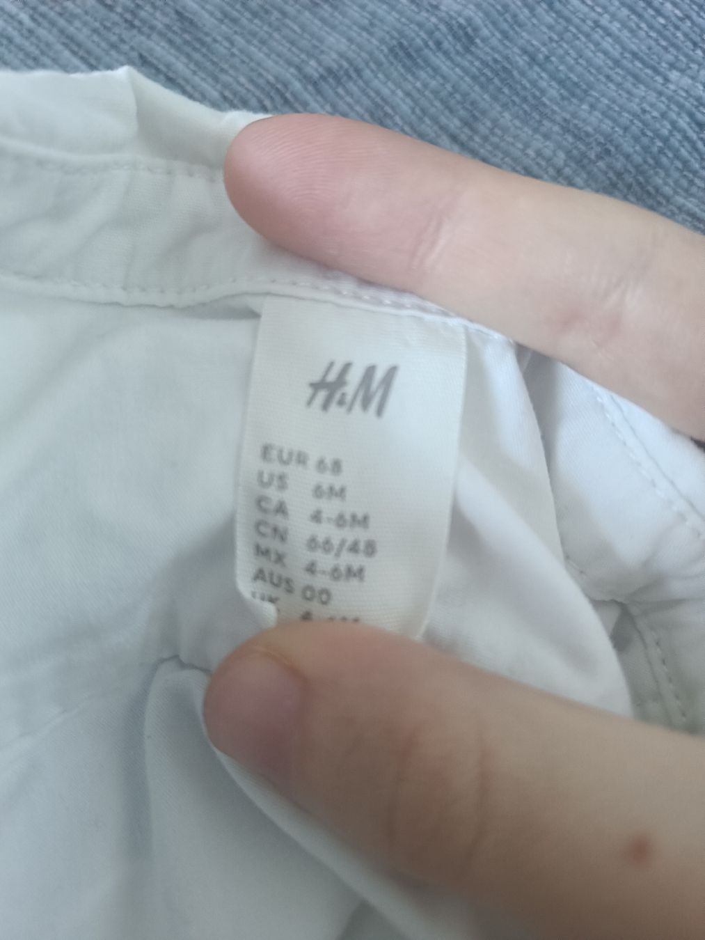 H&M Chemises, Tops & T-shirts: Kinderhemd mit Fliege 68 – D'occasion à Hägendorf par aga_mh97 1