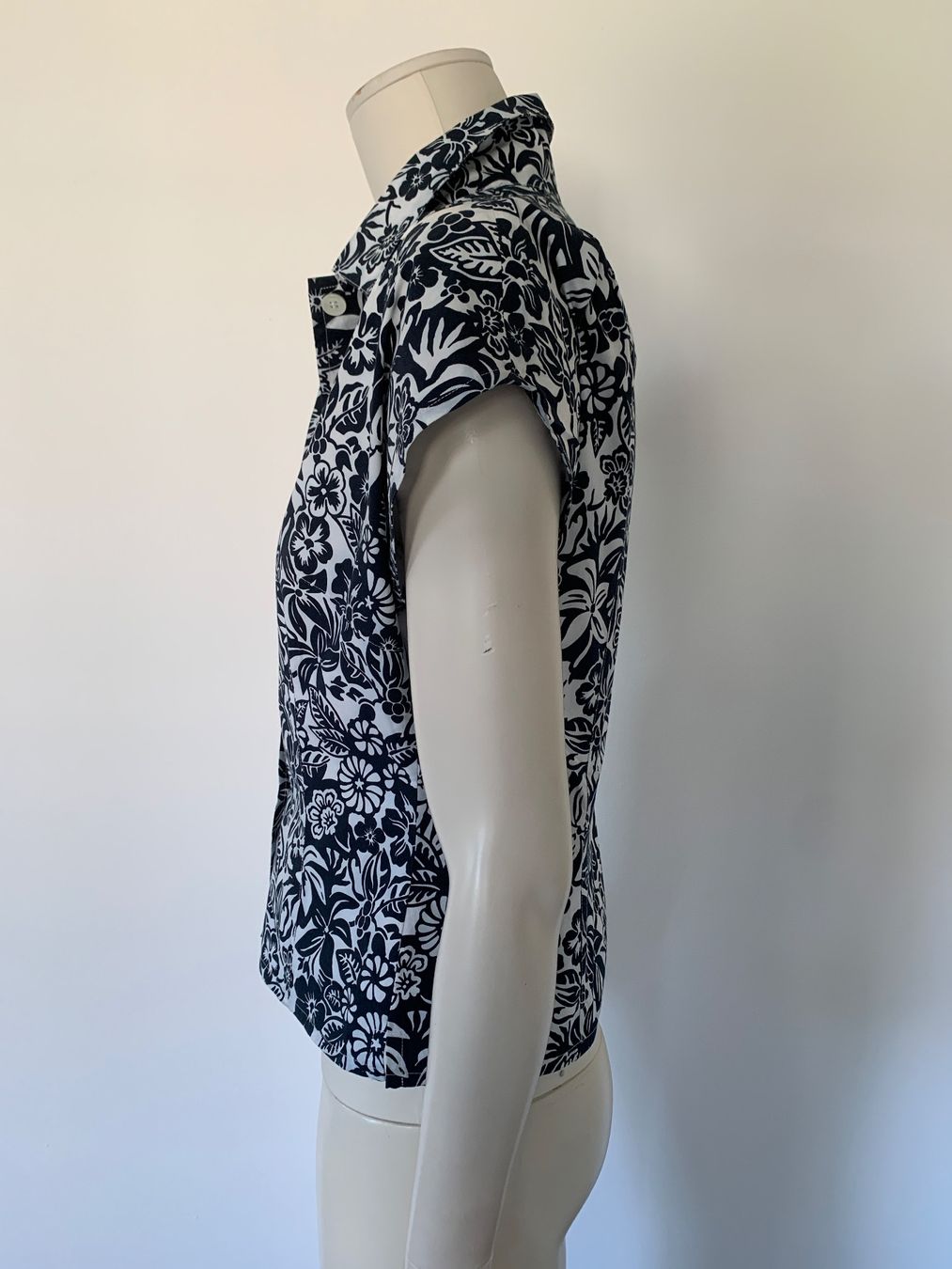 Bogner Camicette: BOGNER: Hübsche, dunkelblau gemusterte Sommerbluse, Gr. 36 – Usato da Luzern venduto da designluzern 6