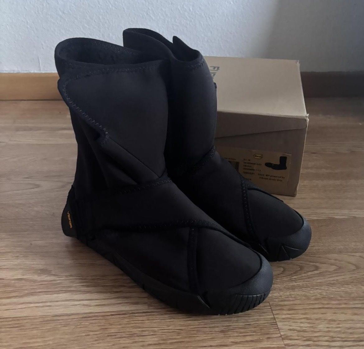 Damenschuhe: Vibram Boots – Neu und originalverpackt aus Aarau von lus_rz6v 1