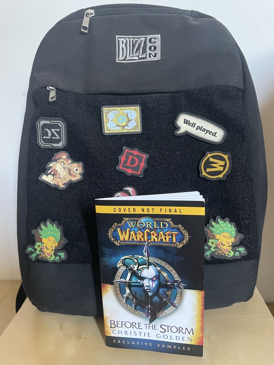 Zaini: Blizzard Blizzcon backpack with 10 badges and sampler book – Usato da Comano venduto da alice_x26x 5