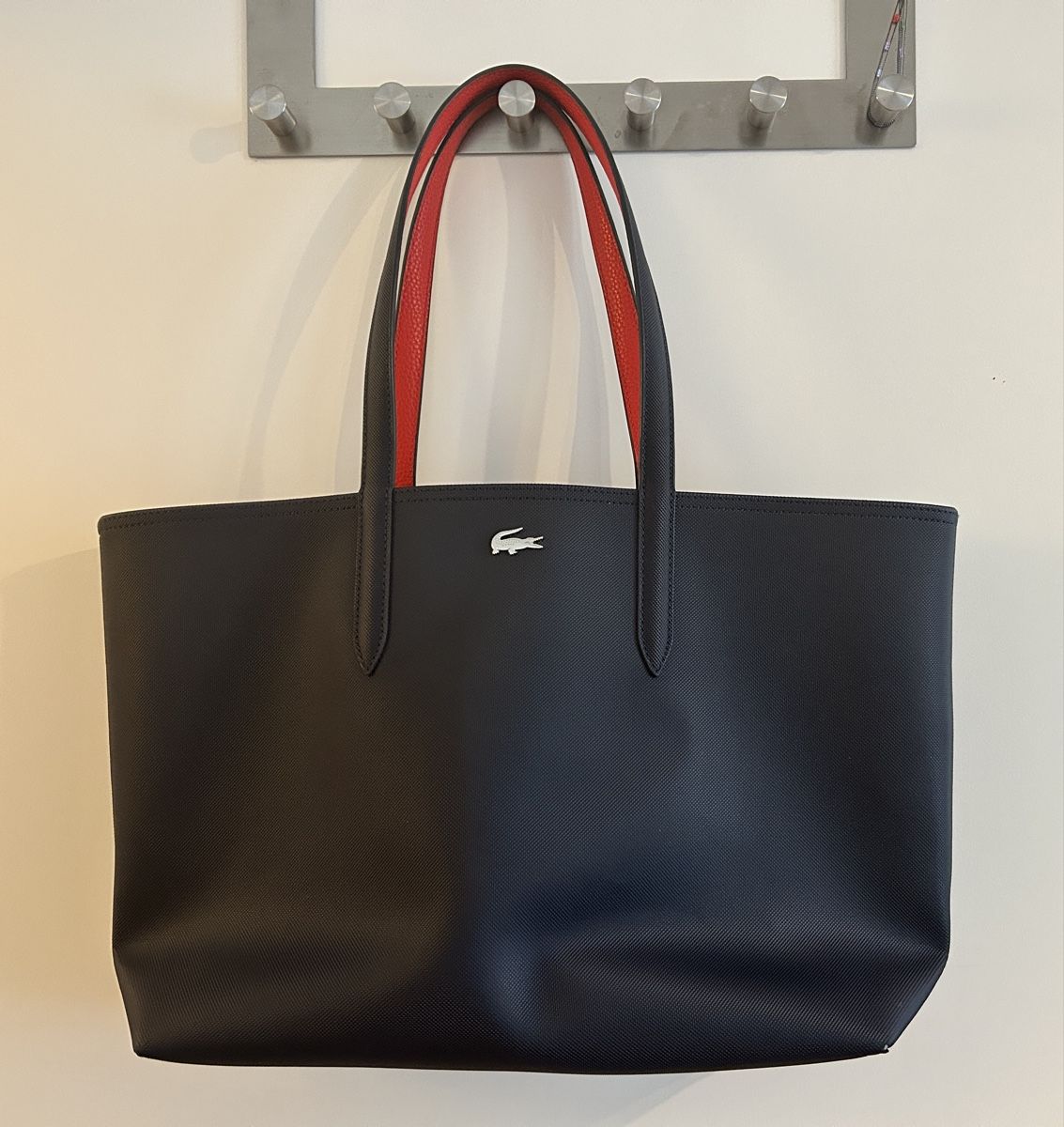 Lacoste Borse da donna: Schultertasche Lacoste + Innentasche blau-rot – Usato da Chur venduto da Pott