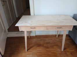 Holztisch mit 2 Schubladen