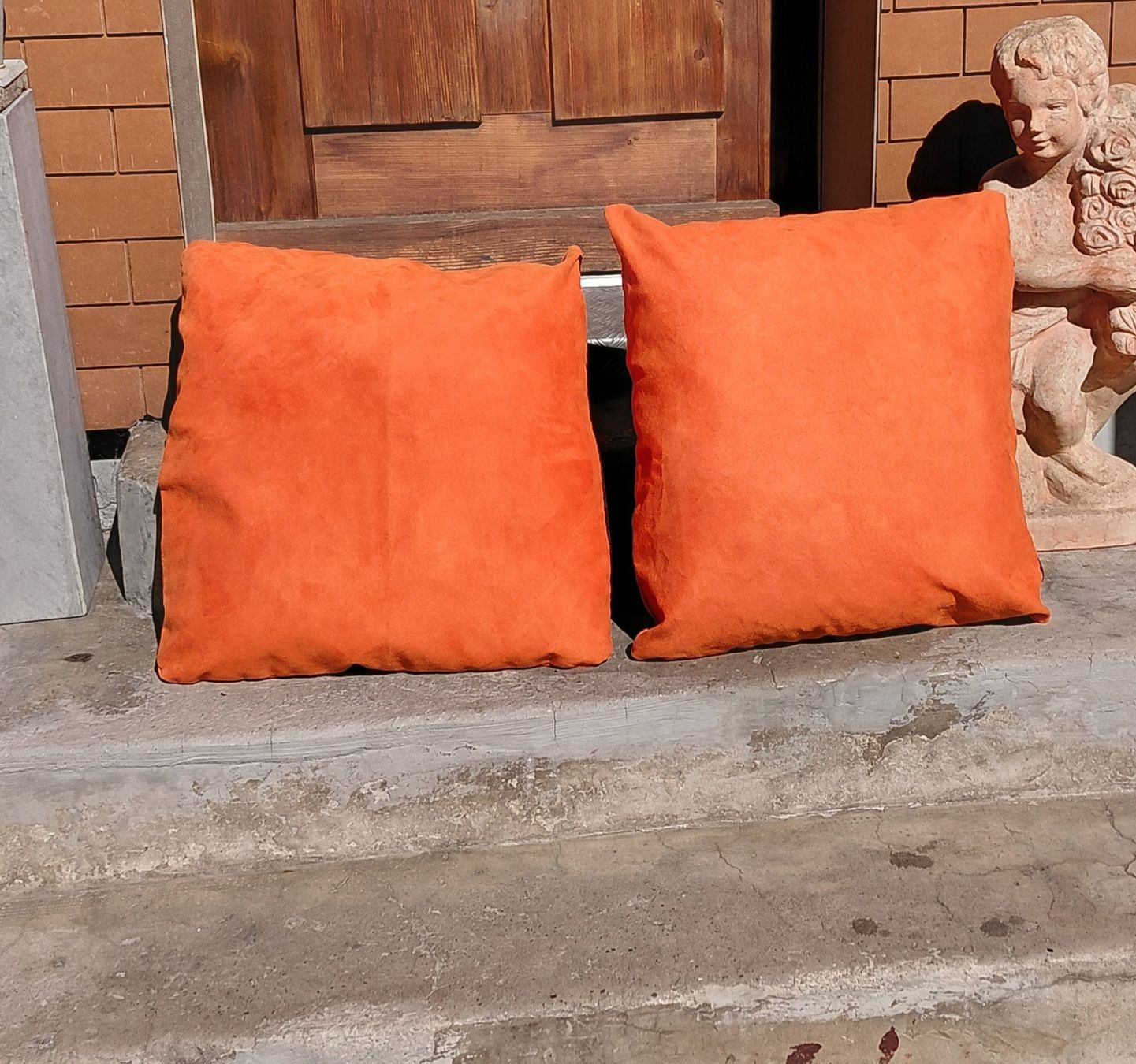Kissen: 2Sofakissen orange 50x50cm – Gebraucht aus zuchwil von parson65