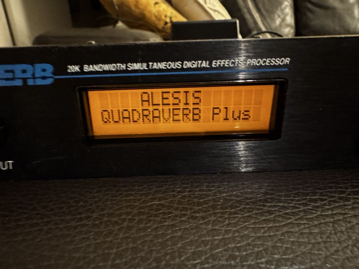 Alesis Strumenti musicali: Alesis Quadraverb Plus - Multieffektgerät – Usato da Zürich venduto da 1cut2 1