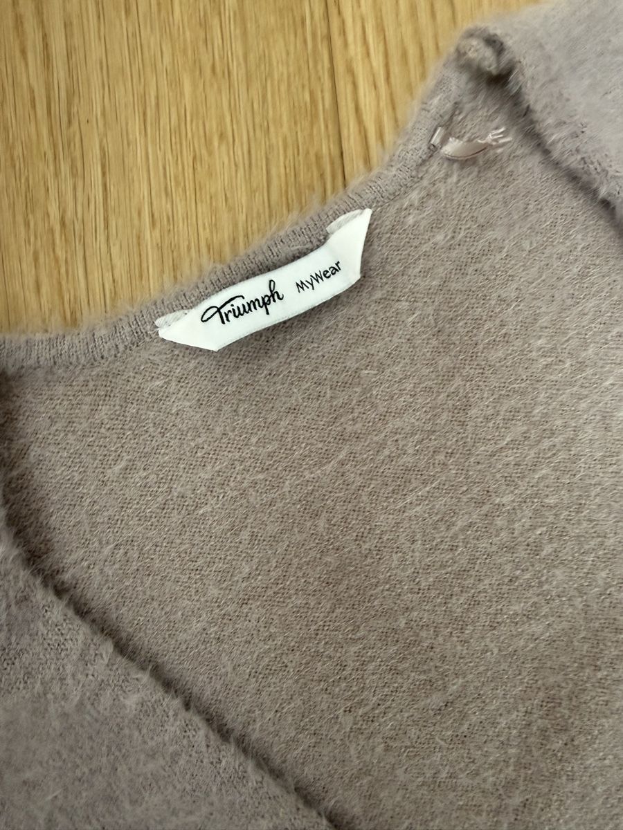 Maglioni & Felpe: Triumph MyWear Flauschiger Pullover, onesize – Usato da Hergiswil NW venduto da Labello01 1