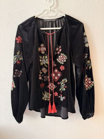 Blouse noire velours brodée taille M bon état
