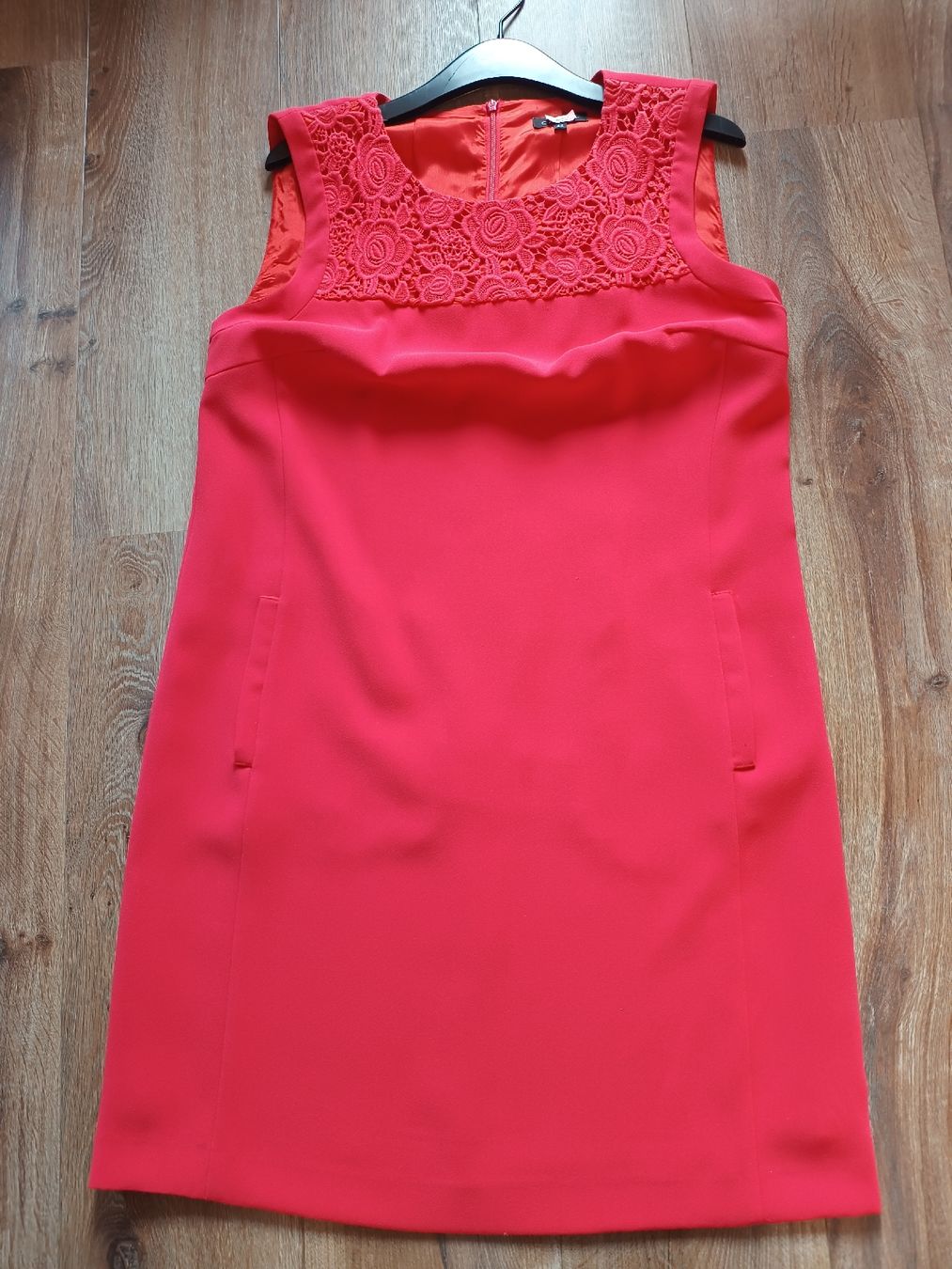 Caroll Vestiti: Robe Caroll taille 44 rouge comme neuve – Nuovo (secondo la descrizione) da Genève venduto da Brachiopode 7