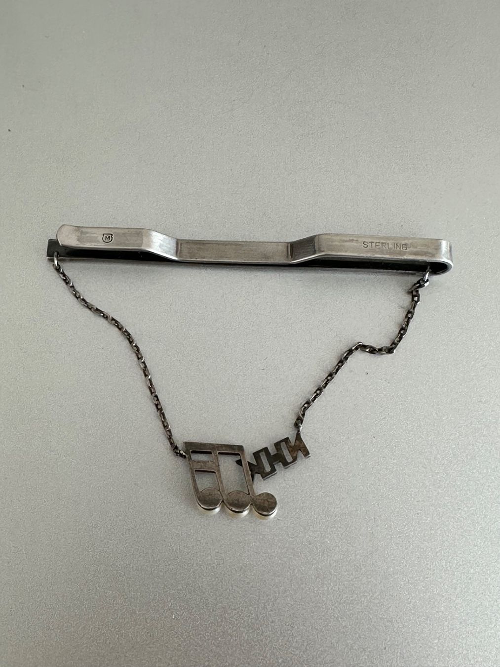 Broschen & Nadeln: Mikimoto 925er Silber  Krawattenklammer mit Perle – Gebraucht aus Onex von Antiqueshow 1