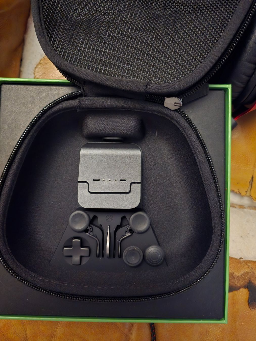 Microsoft Console: Xbox Series x 1TB/2 Jahre Garantie/2 Controller – Nuovo (secondo la descrizione) da Wasen im Emmental venduto da lau_ydx5 2