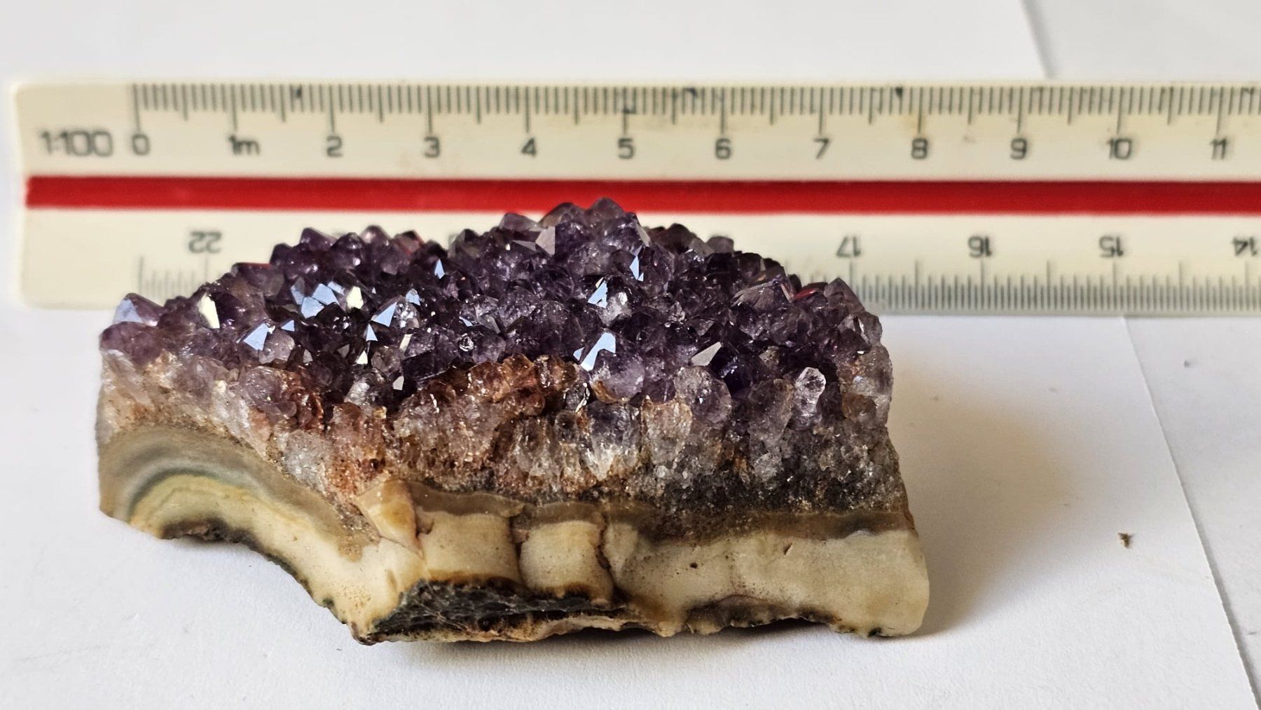 Mineralien & Heilsteine: Amethyst Crystal Cluster on Agate Base – Gebraucht aus St-Légier-Chiésaz von nig_dk7p